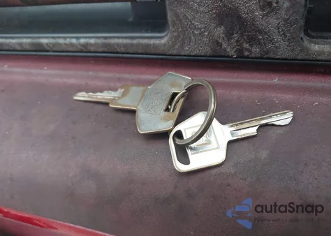 1993 Buick Regal Custom z USA, uszkodzony, nr VIN 2G4WB54T7P1442029